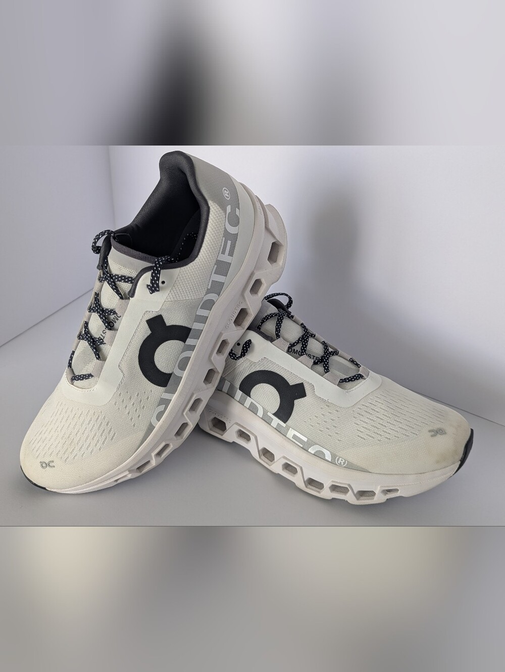 Men's On cloud Cloud Monster. White with Black Shoes